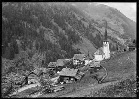 Spiringen, veduta del paese con la chiesa S. Michele, fotografia E. Hahn, 1912.