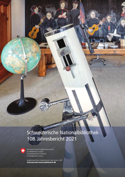 Das Titelblatt des Jahresberichts 2021 der Schweizerischen Nationalbibliothek zeigt Friedrich Dürrenmatts Büro im Centre Dürrenmatt Neuchâtel.