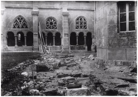 Kloster Hauterive, Grabungsarbeiten vor dem Ostflügel des Kreuzgangs, Foto Frédéric Broillet, 1910.