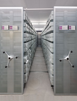 Compactus shelving system for storing archive boxes