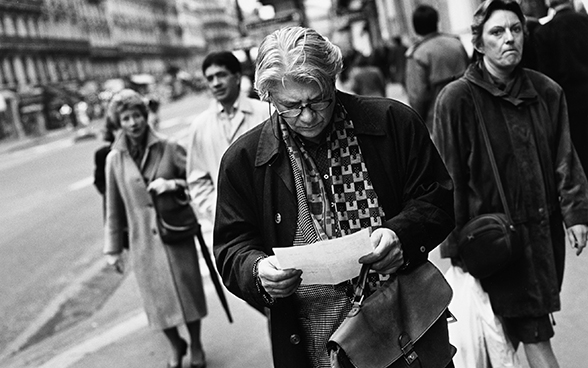 Photographie de Paul Nizon dans les rues de Paris 