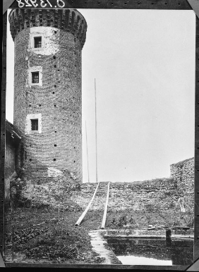 Estavayer-le-Lac, château de Chenaux durant les travaux de restauration, photographie Frédéric Broillet, 1919.